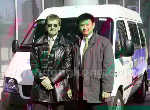自动化系统部总经理斐德思与副总经理刘志生共同为“同一辆车”揭开帷幕