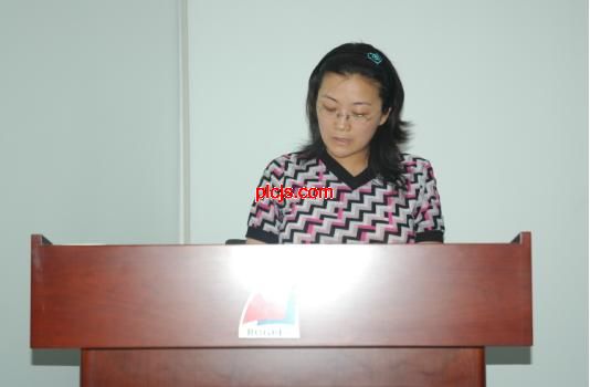 员工代表罗楠女士发言